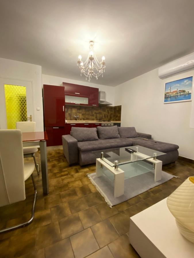 Apartman Nela Lejlighed Poreč Eksteriør billede